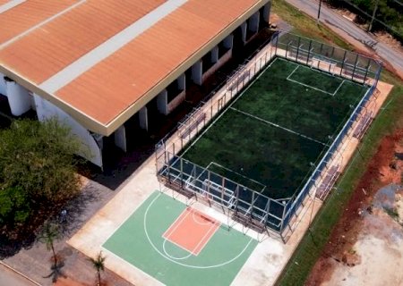 Com grama sintética, arenas do “MS Bom de Bola' são modernas e geram menos custo ao poder público