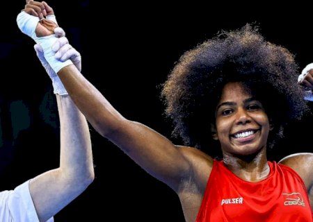 Jucielen Cerqueira e Caroline Almeida estreiam bem no Mundial de Boxe