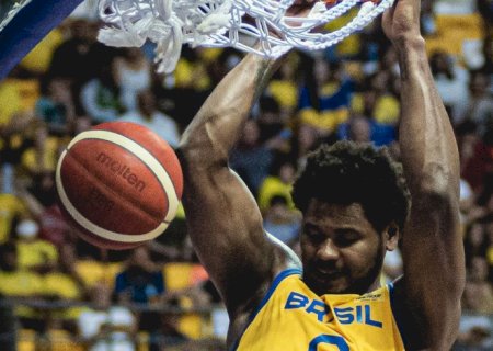 Brasil vira sobre Uruguai e segue invicto na AmeriCup de basquete