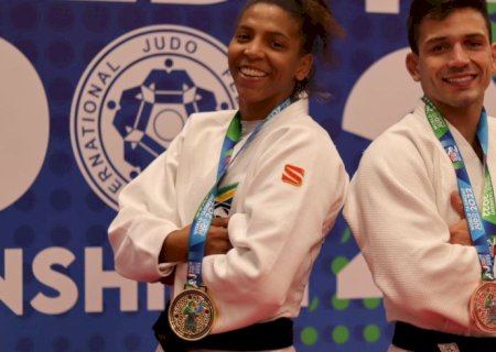 Rafaela Silva é bicampeã e Daniel Cargnin bronze no Mundial de Judô