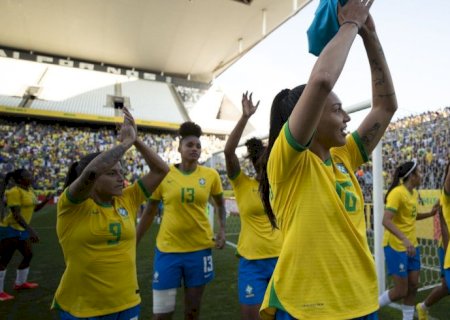 Seleção feminina bate Canadá nos acréscimos em último amistoso de 2022