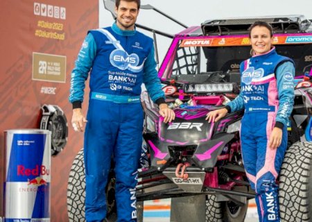 Catarinense é primeira brasileira a competir como pilota no rali Dakar