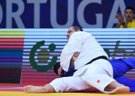 Baby vence duelo brasileiro e leva bronze no Grand Prix de Almada