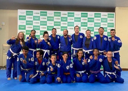 Projeto da UFGD oferece aulas de jiu-jitsu para surdos