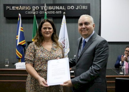 Presidente do TJ empossa nova juíza diretora do Foro da capital e lança reforma do prédio
