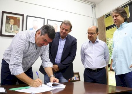 Governador assina contrato de gestão com a Casa Civil