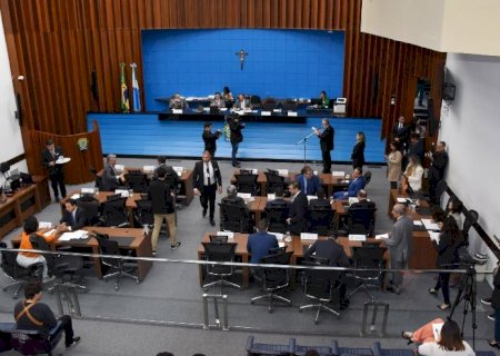 Mudança no Regimento permite nome de parlamentar com até três palavras