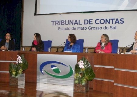 Mulheres na Política marcam segundo dia do Encontro das Escolas do Legislativo