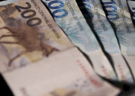 Juros médios dos bancos caem para 44,3% ao ano