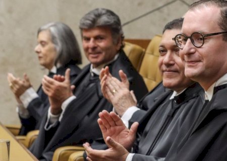Pedido de vista suspende julgamento da revisão de aposentadorias