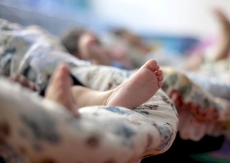Justiça prorroga licença maternidade devido à internação de bebê