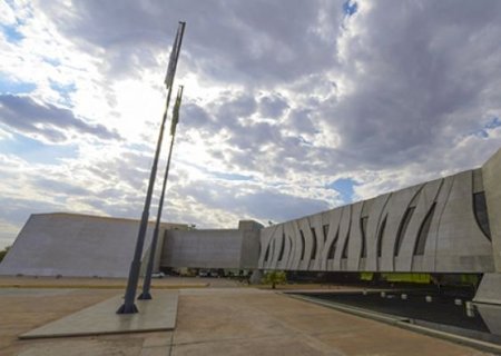 Menor sob guarda judicial do titular de plano de saúde deve ser equiparado a filho natural