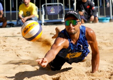 Beneficiário do Bolsa Atleta, Arthur Mariano é campeão do Circuito Brasileiro Vôlei de Praia 2023