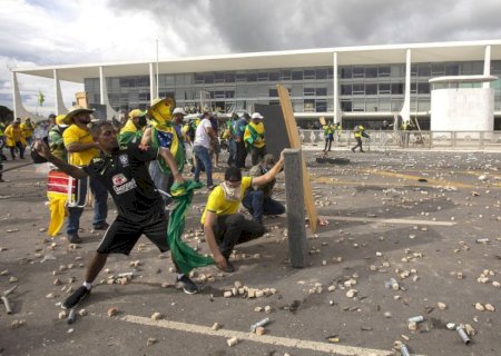 STF terá sessões extraordinárias para julgar ações penais sobre os atos de 8/1