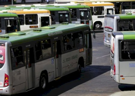 Volume de serviços cai 0,9% em agosto