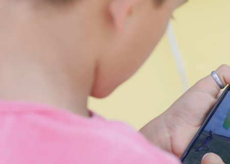 Modelo de rede digital afeta desenvolvimento infantil, diz secretário