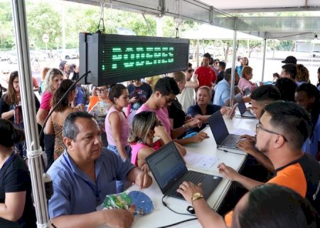 Atletas recebem kits e se preparam para a largada da Corrida dos Poderes