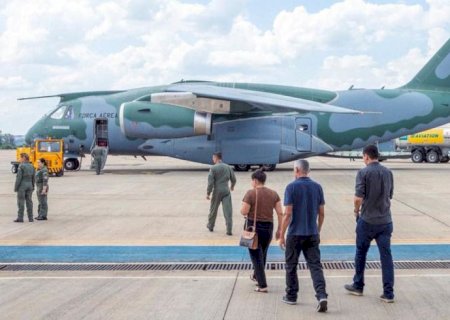 Terceiro avião trazendo brasileiros de Israel chega ao Brasil 