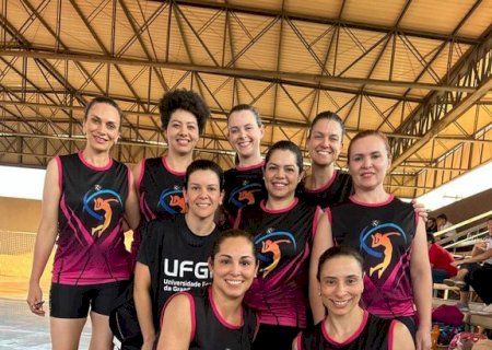 Time de voleibol feminino do HU-UFGD participou do VIII Jogos Abertos