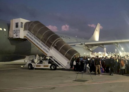 Mais um avião com brasileiros repatriados de Israel chega ao Brasil
