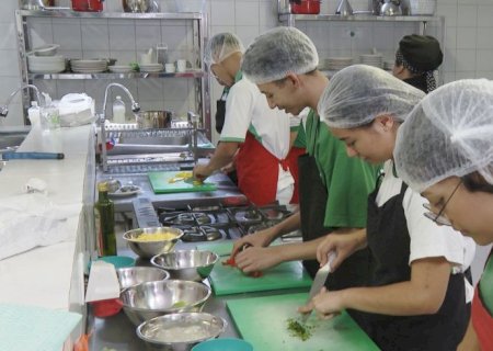 Desemprego cai de 8% para 7,7% no país no terceiro trimestre do ano