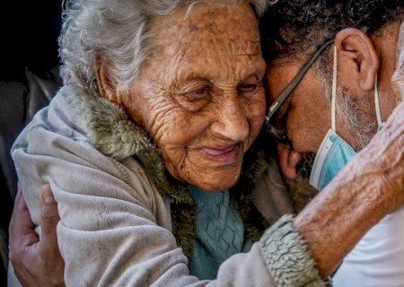 Ao menos 73% dos custos com demência estão com famílias, revela estudo
