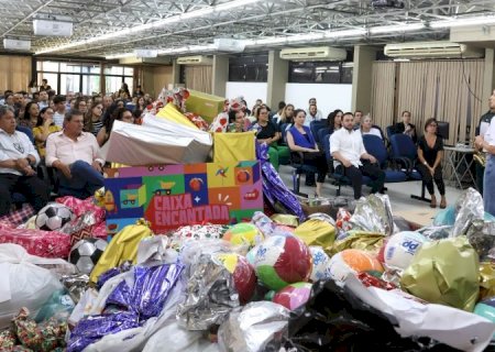 Campanha ‘Caixa Encantada’ arrecada brinquedos para crianças atendidas por 280 instituições