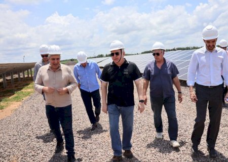 Presidente do TJ vistoria construção de usina de energia fotovoltaica