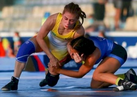 'Muito do que eu tenho hoje é graças ao esporte', diz Assíria da Silva, lutadora de wrestling