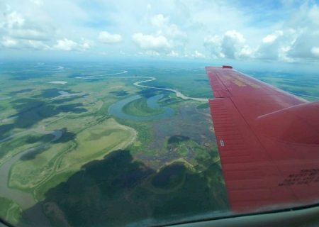 Bombeiros de MS combatem incêndio no Pantanal