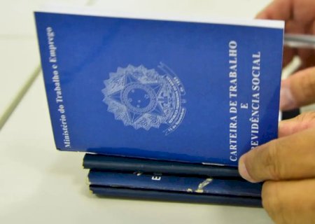 Empregos com carteira assinada batem recorde, segundo IBGE