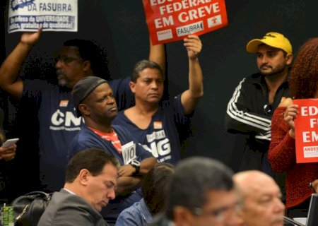 Servidores federais de educação iniciam greve na quarta-feira