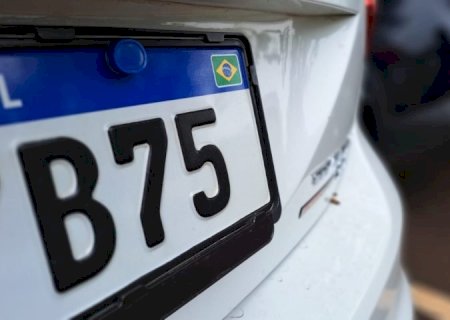 Junho é mês de licenciar veículos com placas terminadas em 4 e 5 no MS