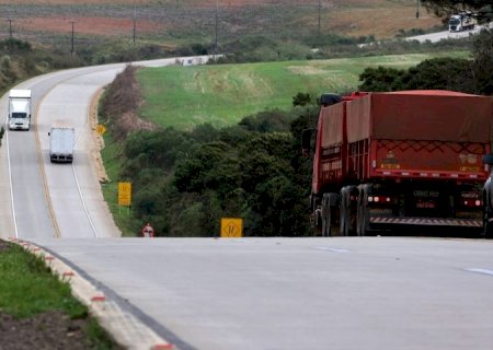 Governo de MS inova com 1ª rodovia de concreto