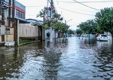 Mortes por chuvas no RS chegam a 66 e ultrapassam tragédia de 2023