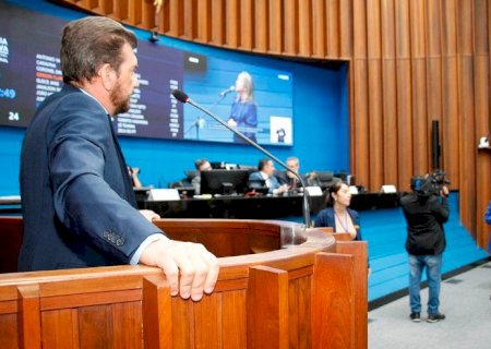 Ao relatar sofrimento de mães, deputados pedem prioridade em insumos às crianças atípicas