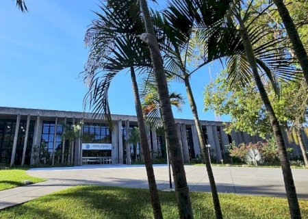 ALEMS realiza sessão solene para entrega de títulos e comendas