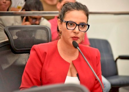 Gleice Jane busca esclarecimentos sobre vagas remanescentes do concurso de professores