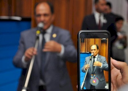Dourados: Zé Teixeira pede asfalto e reforma de estruturas públicas