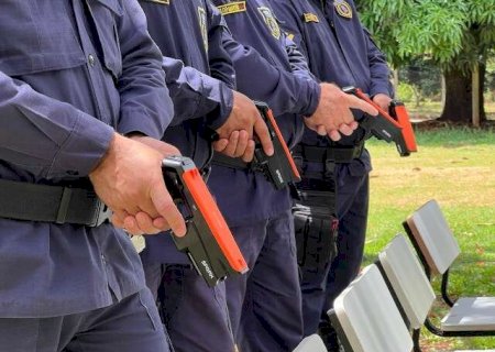 Contra viol&ecirc;ncia dom&eacute;stica, guarda compra 52 armas de choque por meio milh&atilde;o