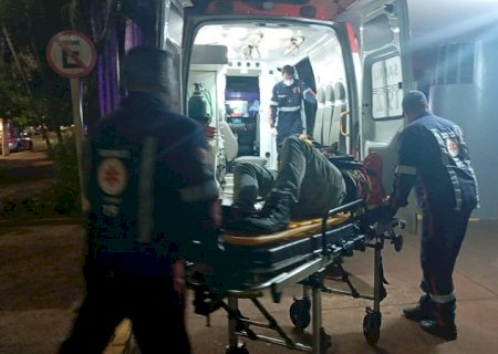 Homem é preso após atropelar dois motoentregadores em Dourados