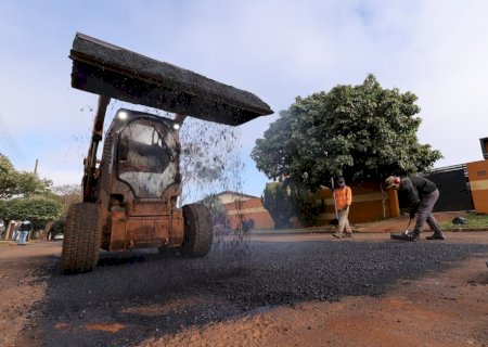 Prefeitura inicia operação tapa-buraco no bairro Campo Dourado