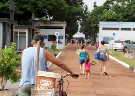 Ambulantes devem se inscrever nesta segunda e terça para atuar no Dia de Finados
