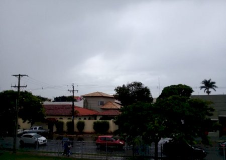Frente fria avança e traz chuva intensa no fim de semana para MS