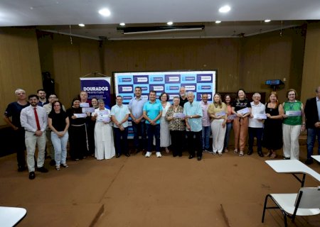 Prefeitura entrega mais de R$ 1 milhão em emendas impositivas para entidades sociais