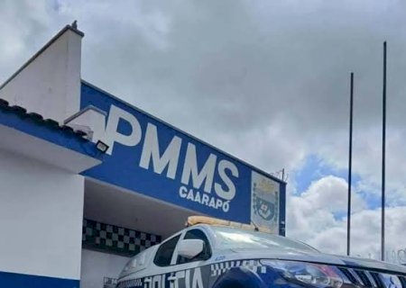 Homem é amarrado por seguranças após agredir ex-companheira em aldeia de Caarapó