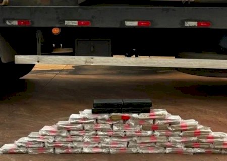 Polícia Federal intercepta caminhão e apreende 50 quilos de cocaína