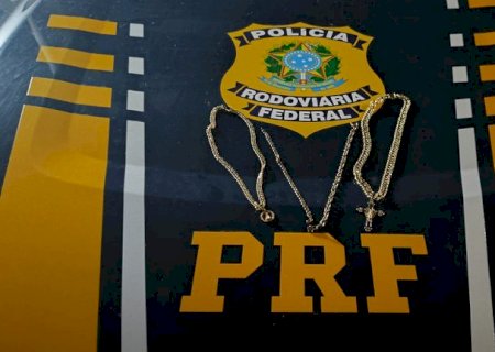 PRF prende mulher suspeita de furtar joias de residência em Paranaíba