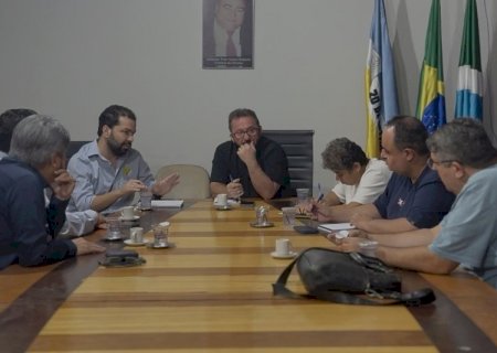Câmara de Dourados articula solução para imóveis abandonados de programas federais