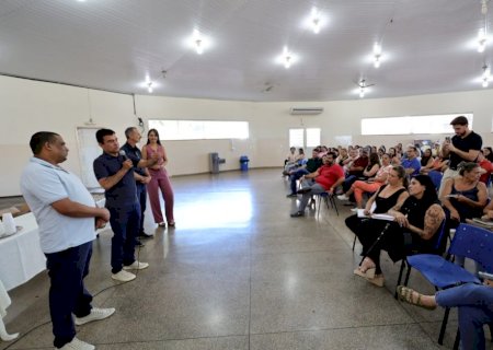 Em capacitação da Reme, prefeito anuncia projeto de reajuste salarial da Educação